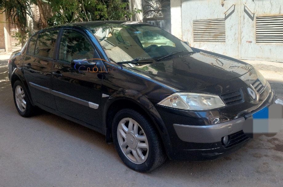 Megane Renault أسود