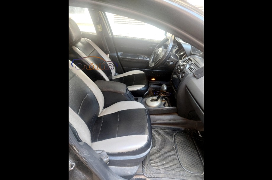 Megane Renault أسود