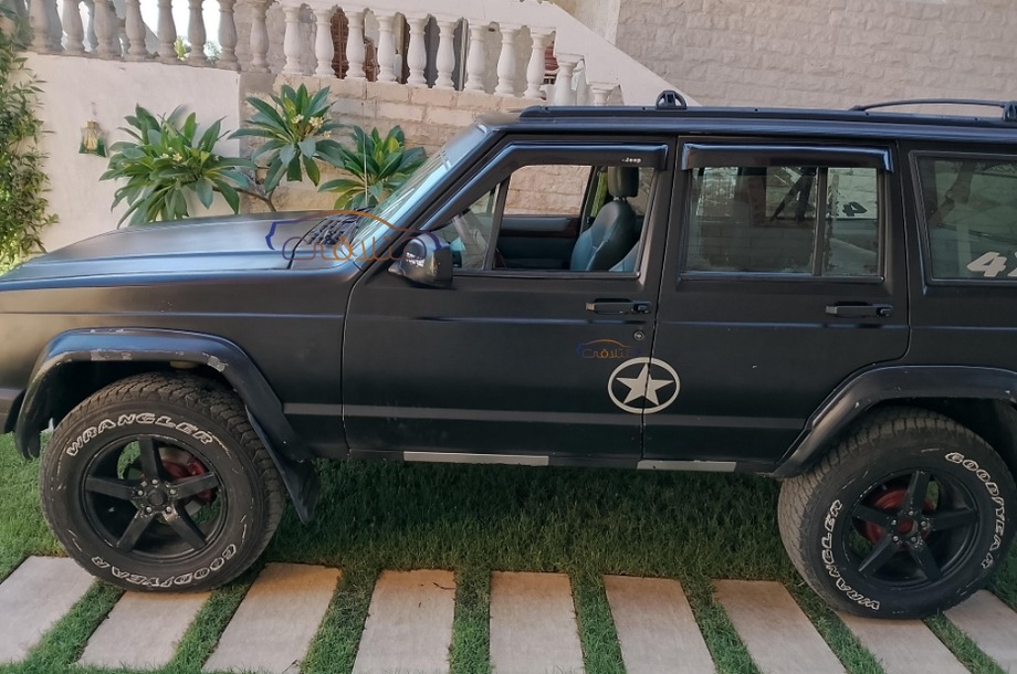 Cherokee Jeep Black