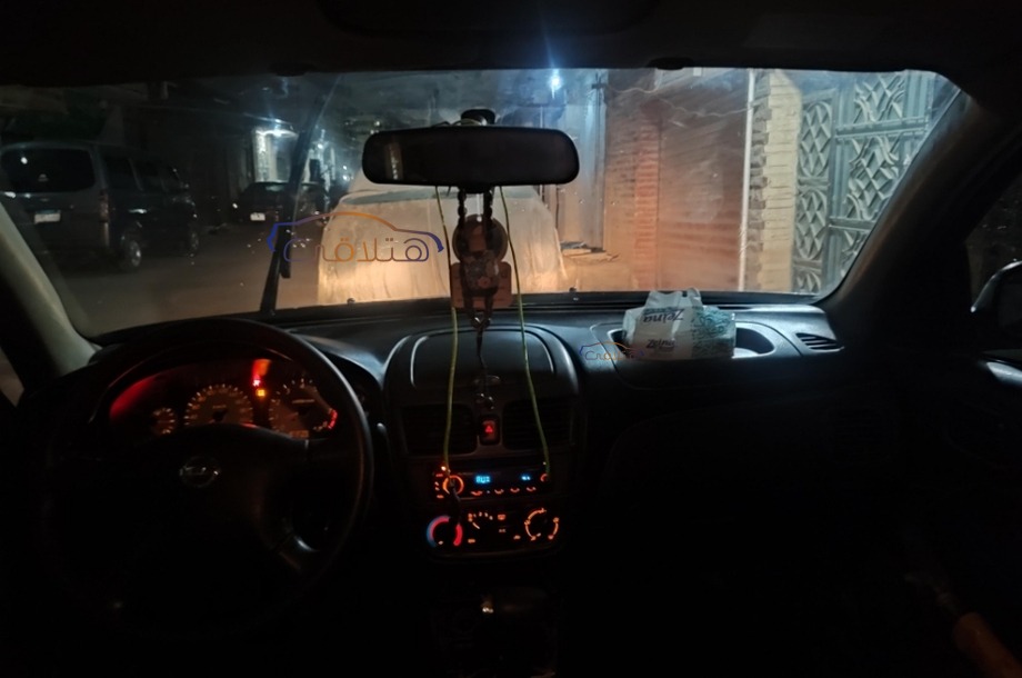 Sunny Nissan أسود