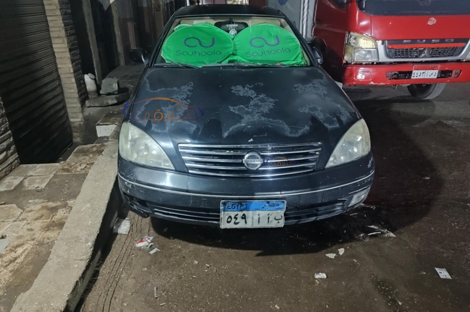 Sunny Nissan أسود