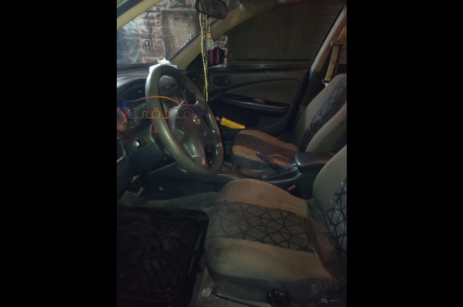 Sunny Nissan أسود