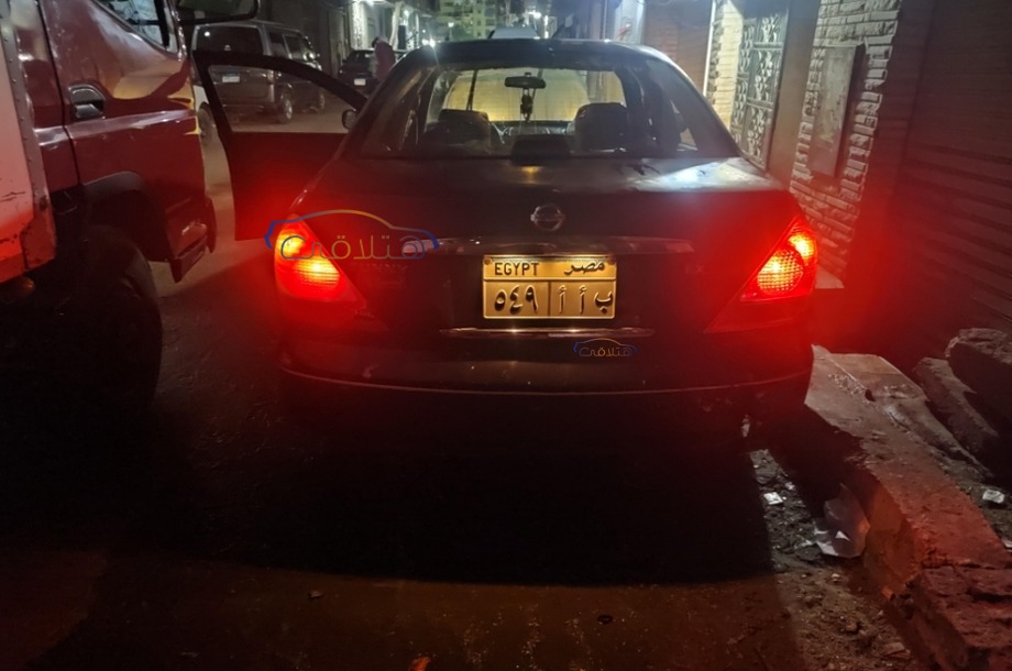 Sunny Nissan أسود