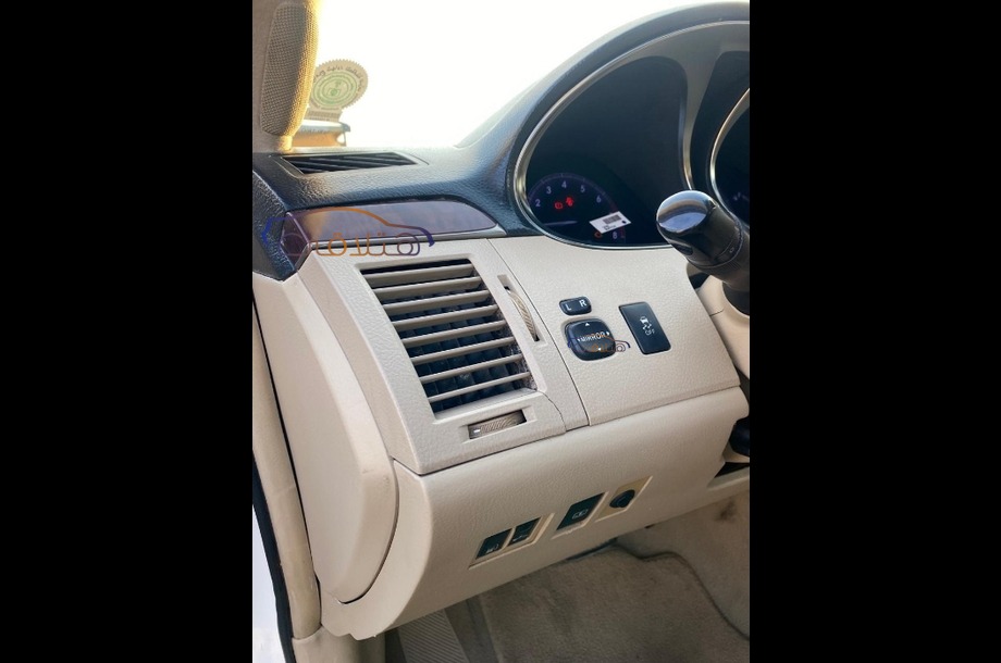 Avalon Toyota أبيض