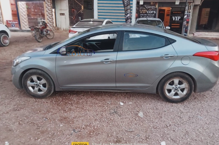Avante Hyundai أبيض