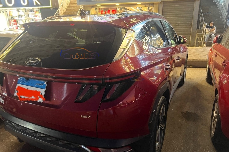 Tucson Hyundai Dark red