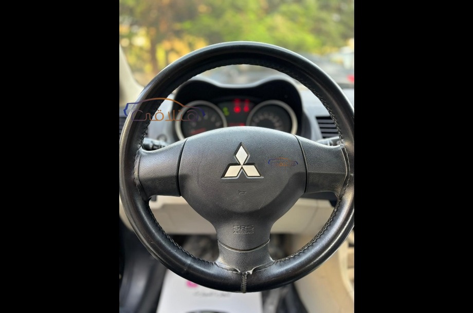 Lancer EX Shark Mitsubishi فضي