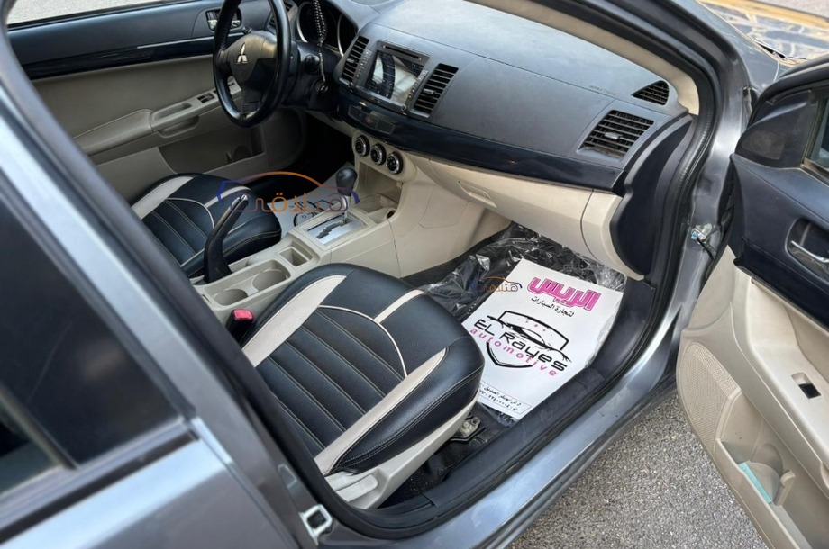 Lancer EX Shark Mitsubishi فضي