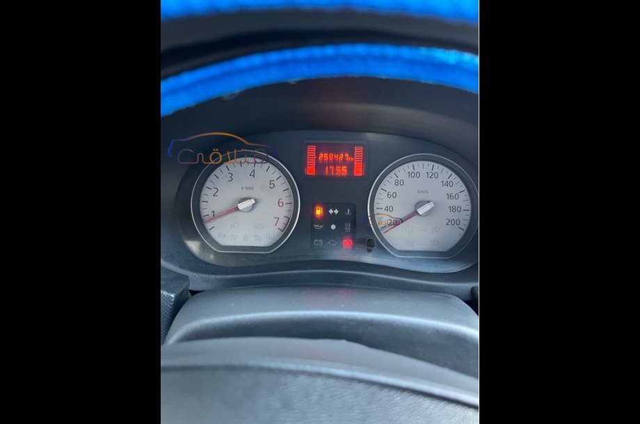 Sandero Renault أسود