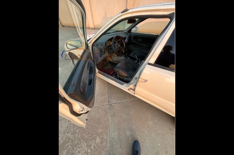 Wira Proton أبيض