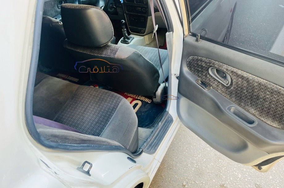 Wira Proton أبيض