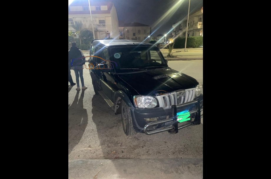 Scorpio Mahindra أسود