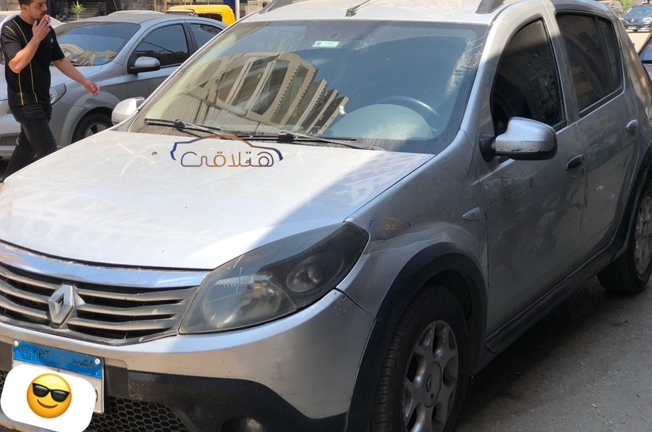 Sandero Step Way Renault فضي