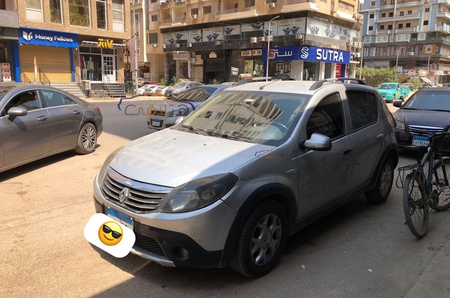 Sandero Step Way Renault فضي