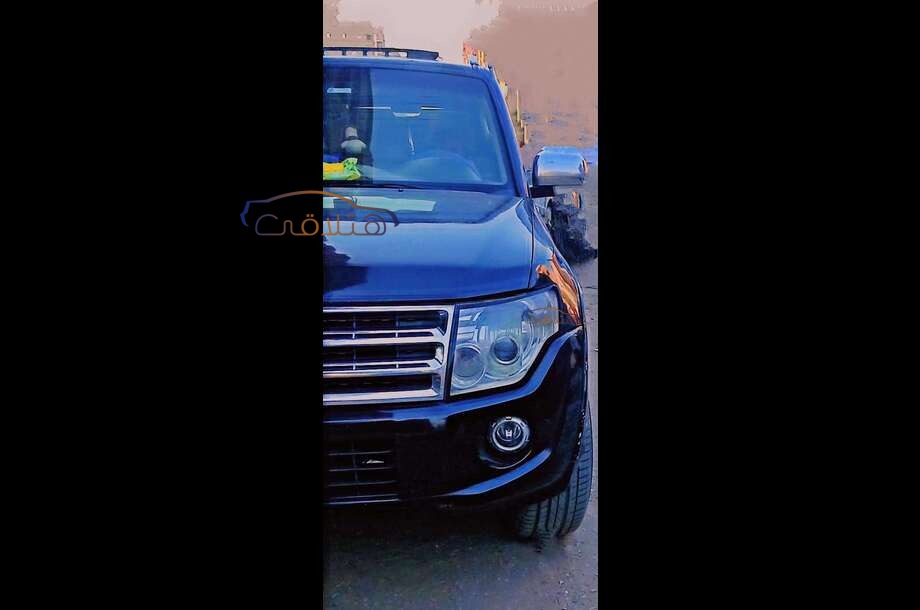 Pajero Mitsubishi أسود