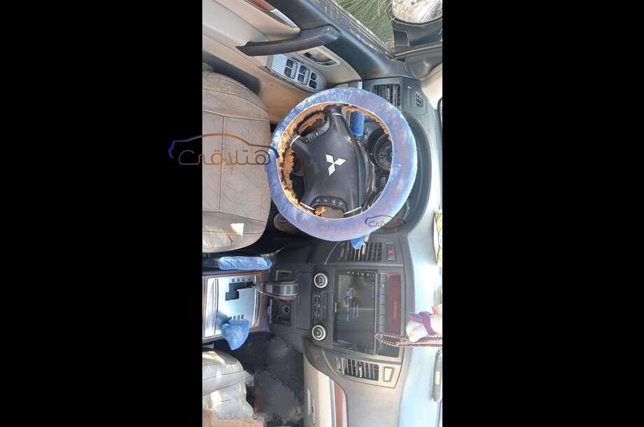 Pajero Mitsubishi أسود