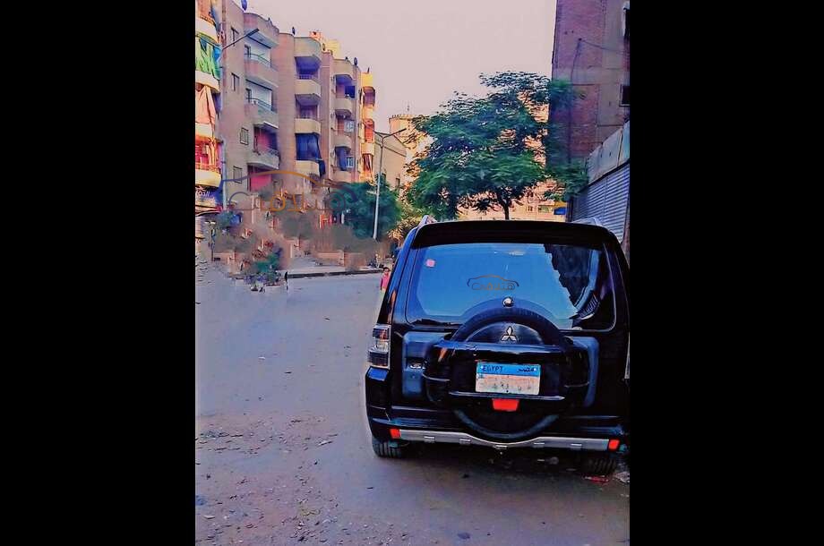 Pajero Mitsubishi أسود