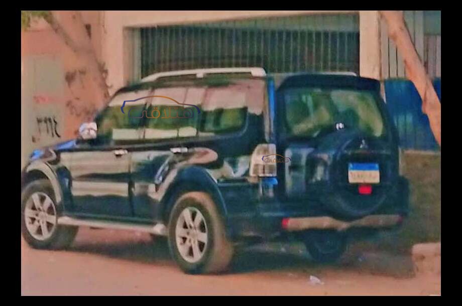 Pajero Mitsubishi أسود