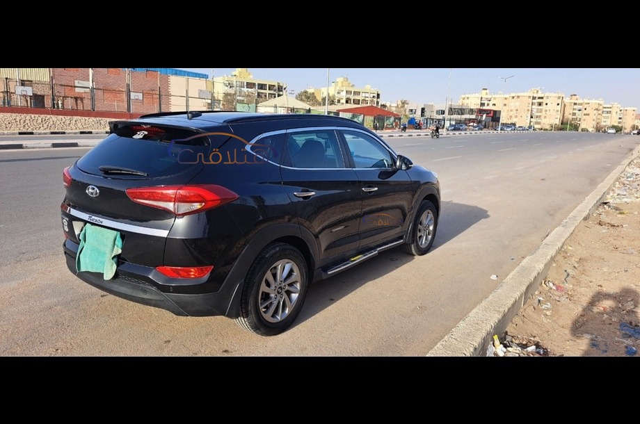 Tucson Hyundai أسود