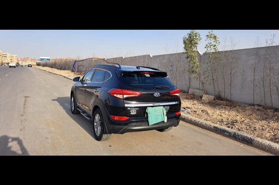 Tucson Hyundai أسود
