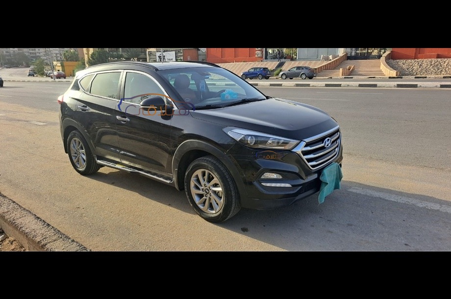 Tucson Hyundai أسود