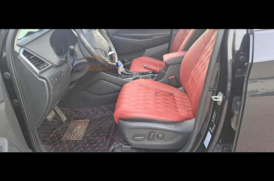 Tucson Hyundai أسود