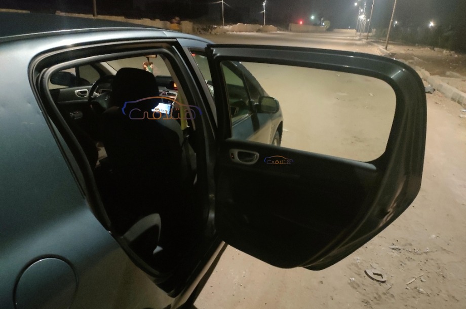 307 Peugeot رمادي
