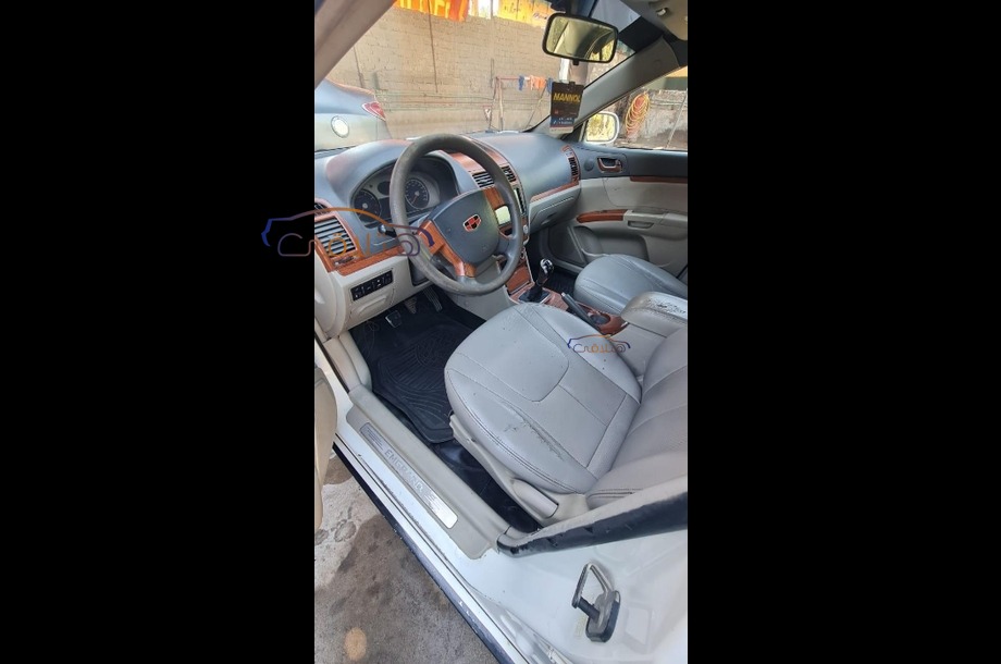 EC 7 Emgrand أبيض