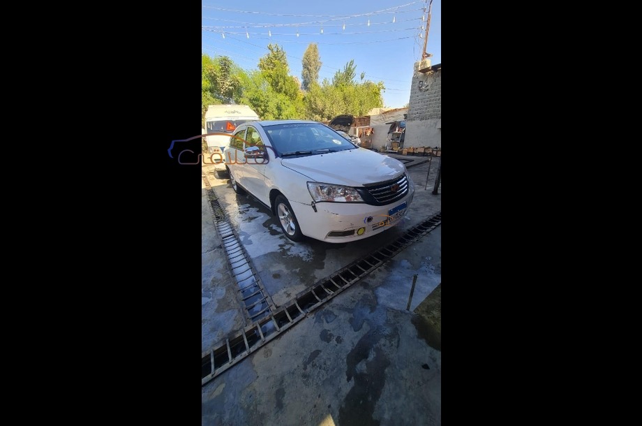 EC 7 Emgrand أبيض