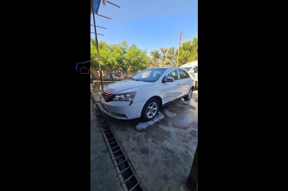 EC 7 Emgrand أبيض