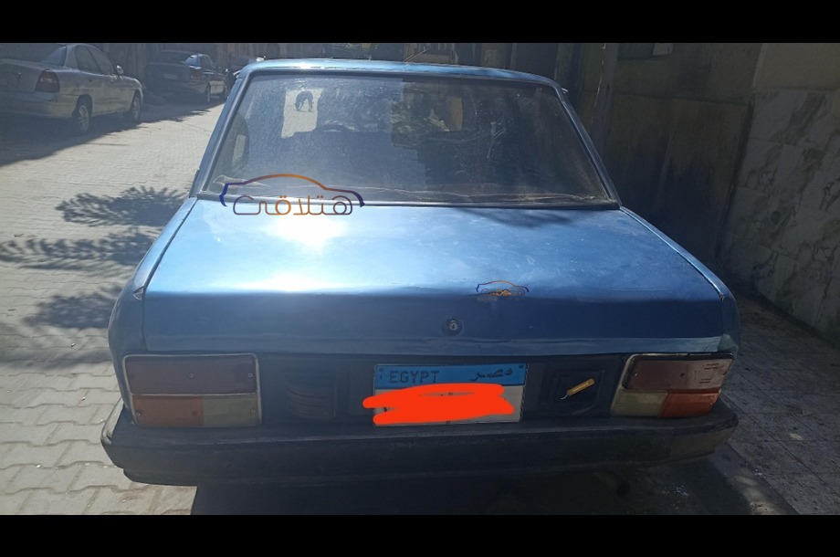 132 Fiat الأزرق الداكن