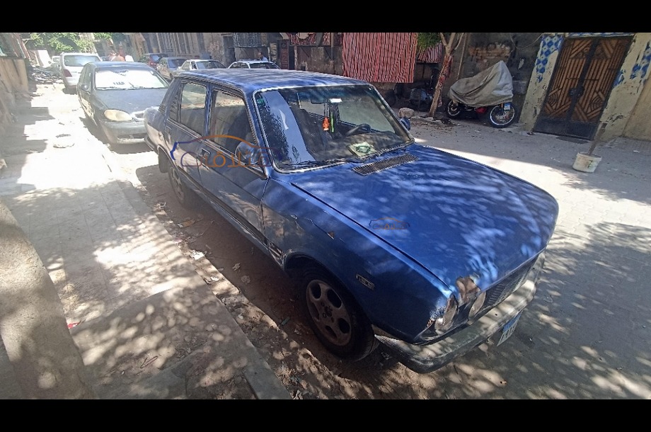 132 Fiat الأزرق الداكن