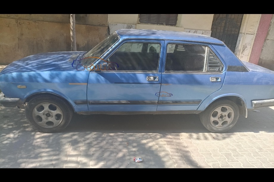 132 Fiat الأزرق الداكن