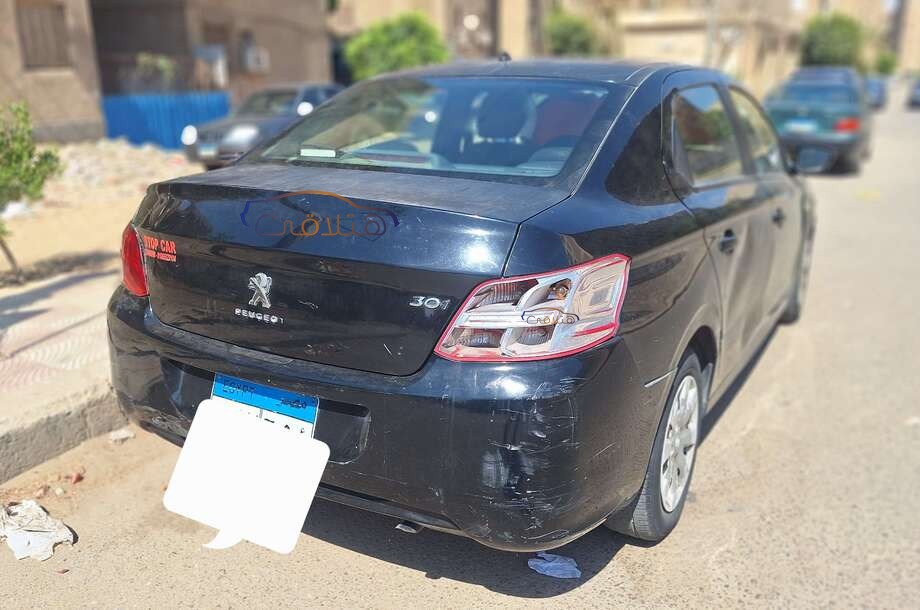 301 Peugeot أسود