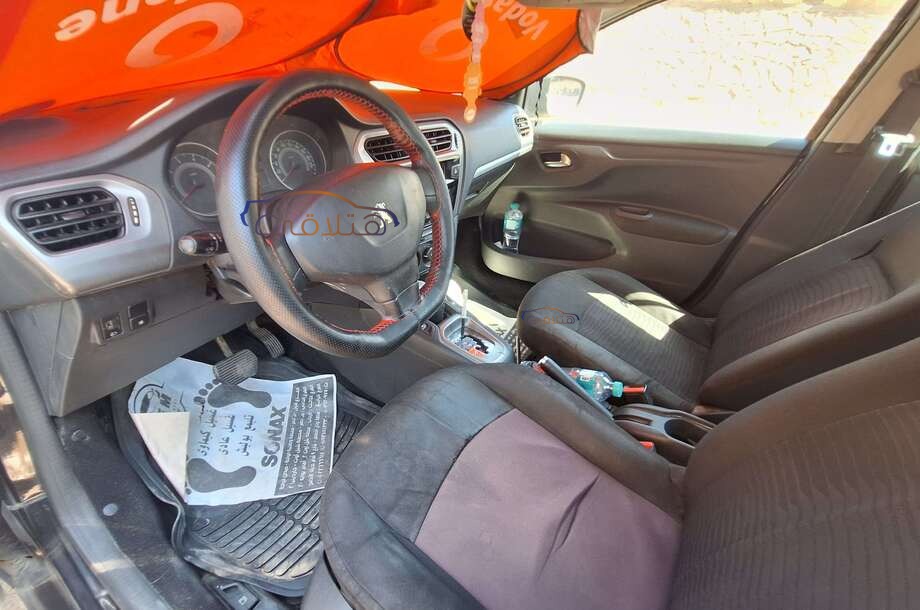 301 Peugeot أسود