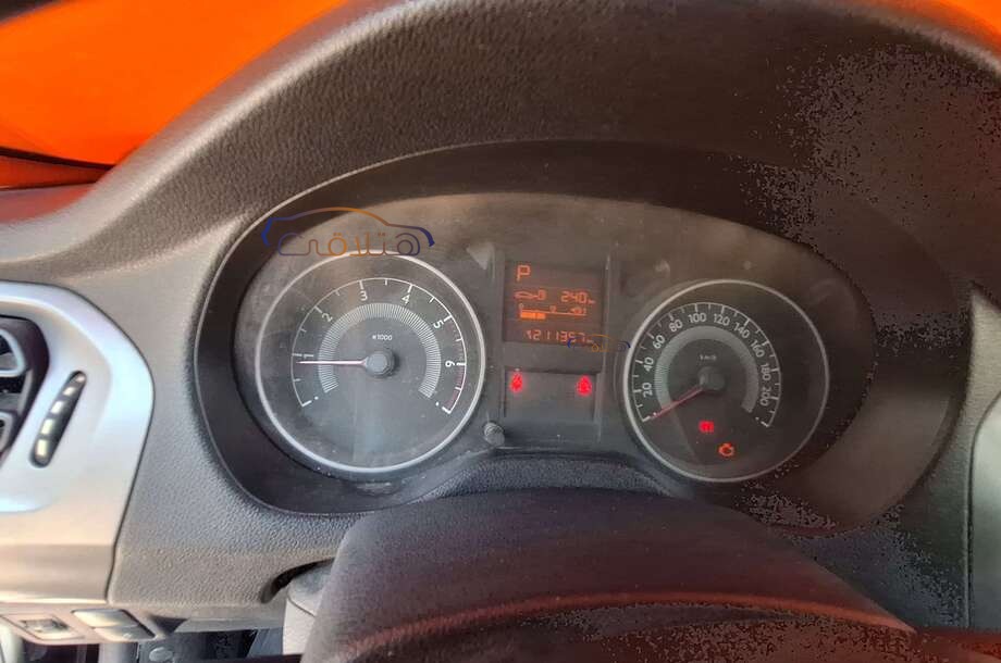 301 Peugeot أسود