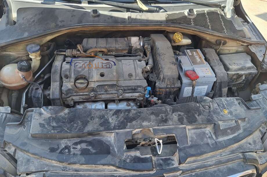 301 Peugeot أسود