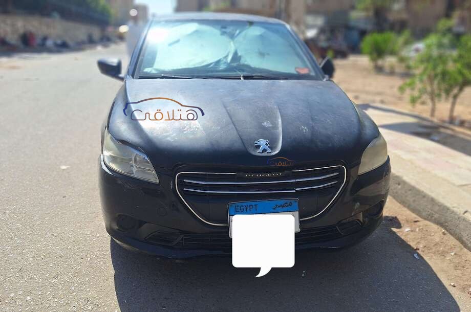 301 Peugeot أسود