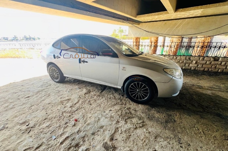 Avante Hyundai فضي