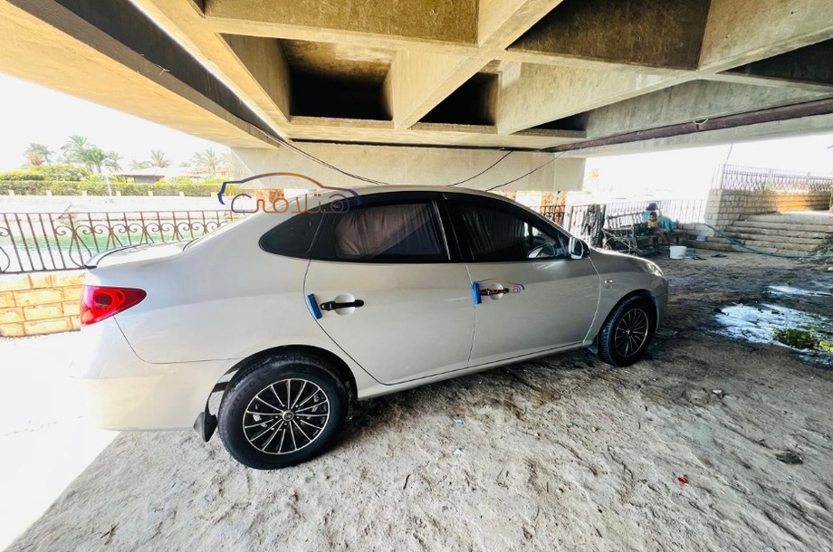 Avante Hyundai فضي