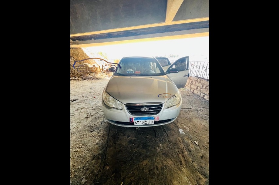 Avante Hyundai فضي