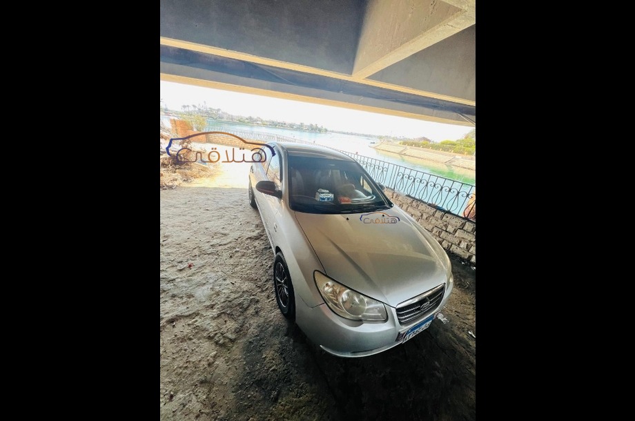 Avante Hyundai فضي