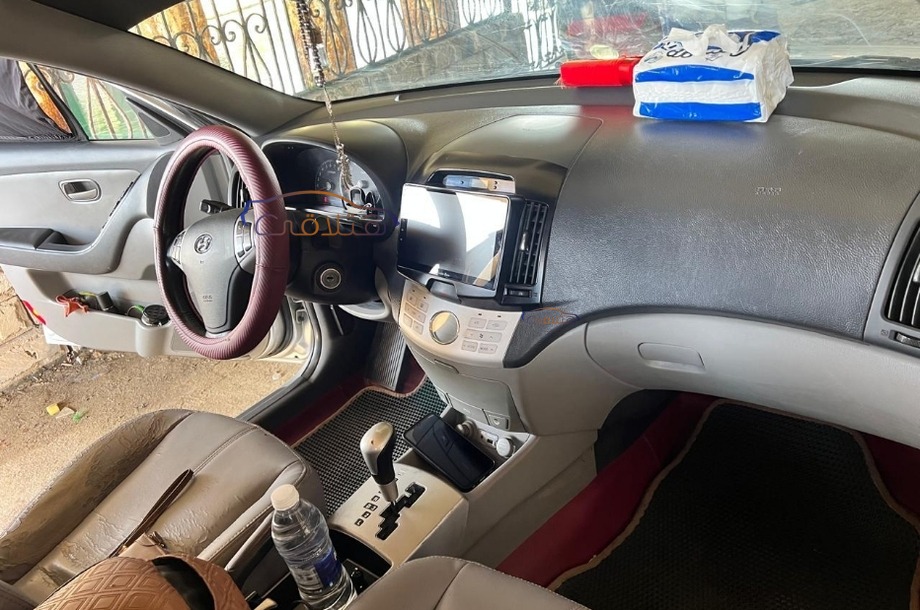 Avante Hyundai فضي