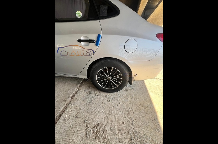 Avante Hyundai فضي