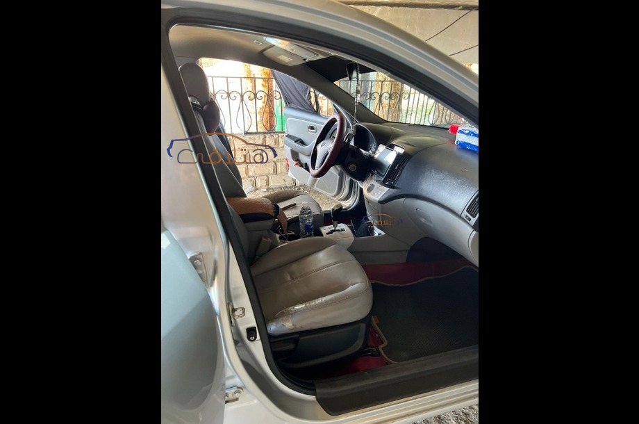 Avante Hyundai فضي