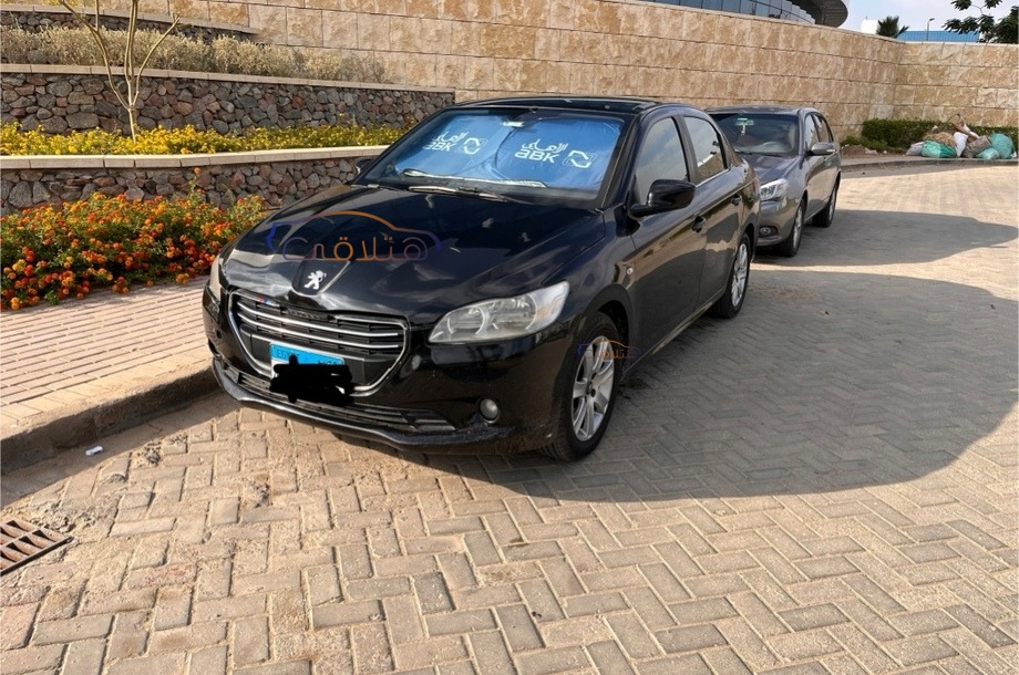 301 Peugeot أسود