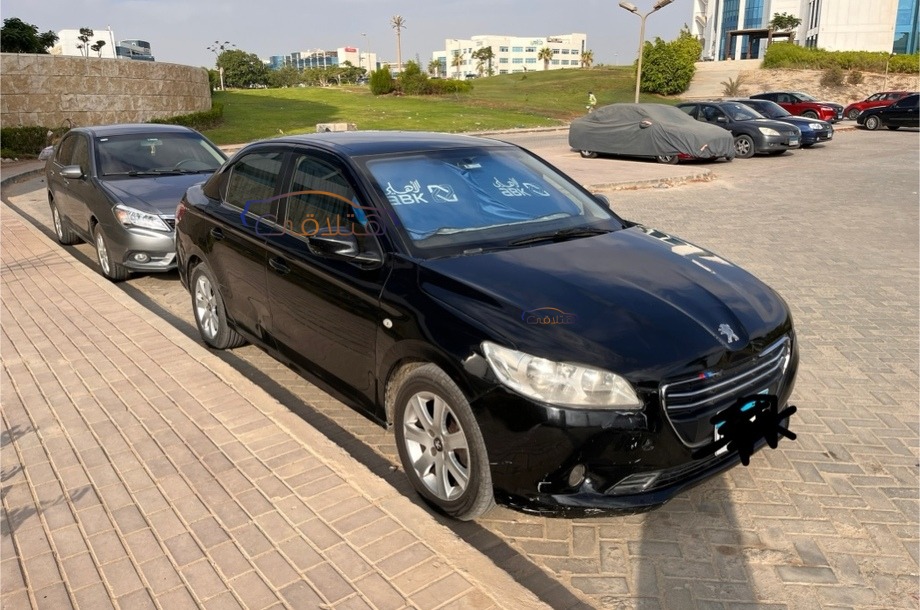 301 Peugeot أسود