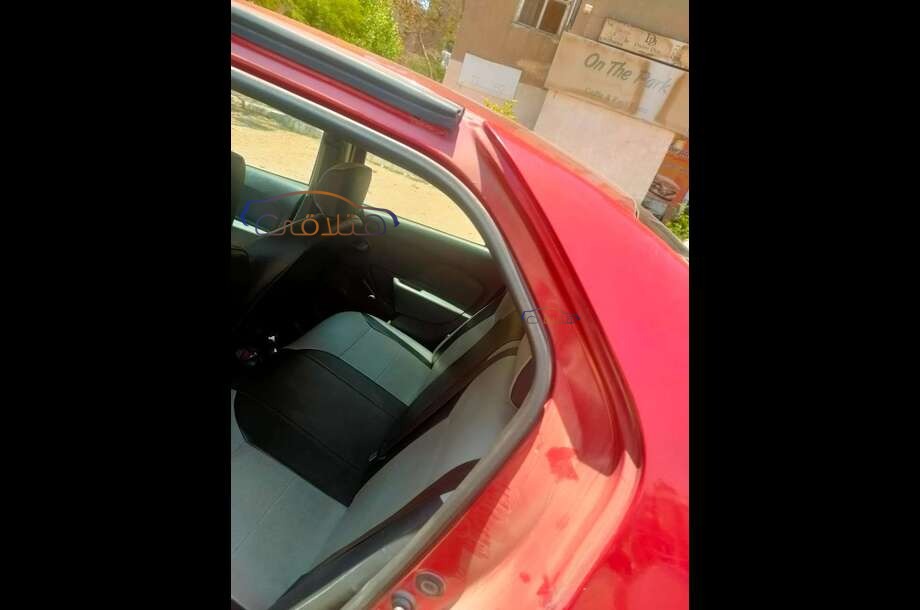 Logan Renault احمر