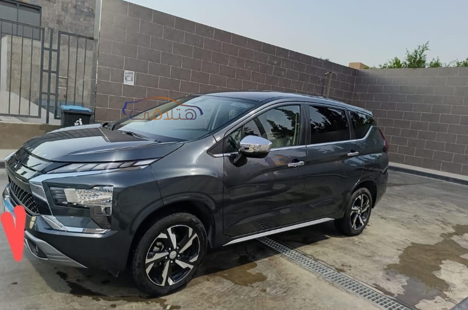 Xpander Mitsubishi Gray
