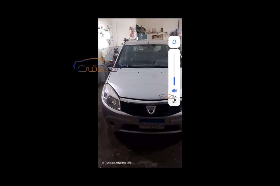 Sandero Renault فضي